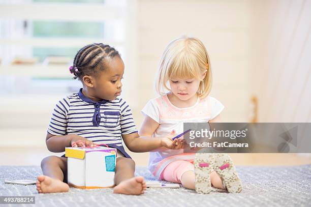 children looking at picture books - sharing stock pictures, royalty-free photos & images