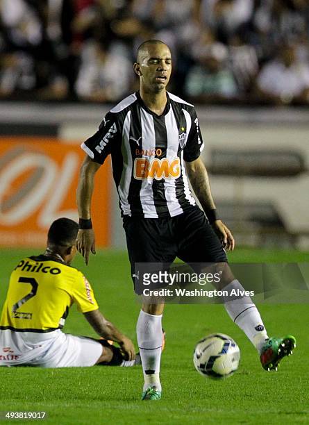 Diego Tardelli of Atletico MG struggles for the ball with Eduardo of Criciuma during a match between Atletico MG and Criciuma as part of Brasileirao...