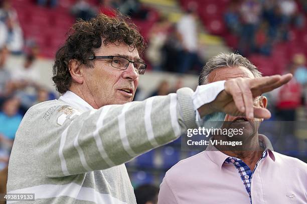 Coach Willem van Hanegem of Team Fernando Ricksen, assistant coach Cooky Voorn of Team Fernando Ricksen, during the Fernando Ricksen benefit game on...