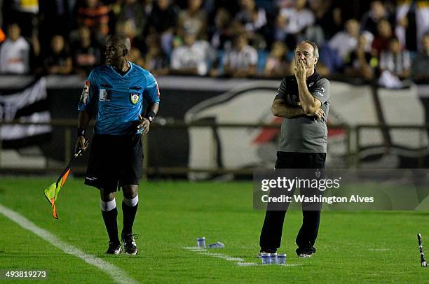 Head coach Levir Culpi of Atletico MG in action during a match between Atletico MG and Criciuma as part of Brasileirao Series A 2014 at Joao Lamego...