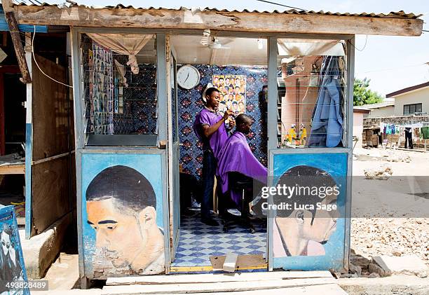 sole trader barbers shop in ghana, africa - ghana stock-fotos und bilder