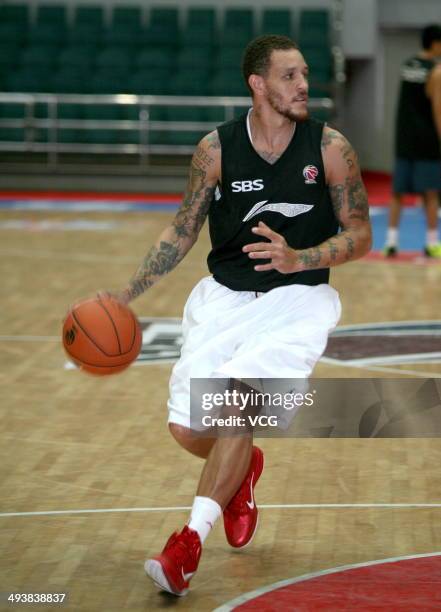 Delonte West of Fujian reacts during a training session for CBA 13/14 game on October 18, 2013 in Quanzhou, Fujian Province of China.