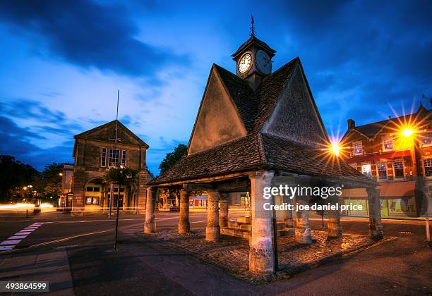 buttercross at witney, oxfordshire, england - witney stockfoto's en -beelden