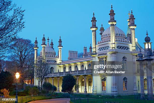 brighton royal pavilion at dusk - royal pavilion stock pictures, royalty-free photos & images