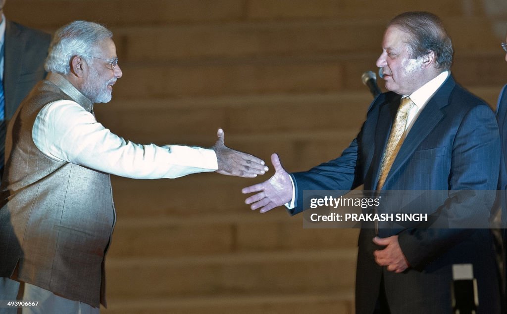 TOPSHOT-INDIA-PAKISTAN-POLITICS-MODI