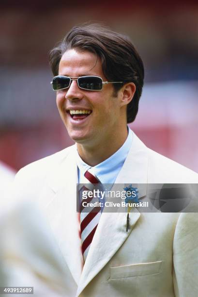 Liverpool player Jamie Redknapp wearing the famous white suit before the FA Cup Final between Manchester United and Liverpool at Wembley Stadium on...