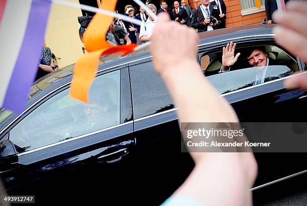 King Willem-Alexander of the Netherlands cheers to the public while leaving the AUDI eGas research facility on May 26, 2014 in Werlte, Germany. The...