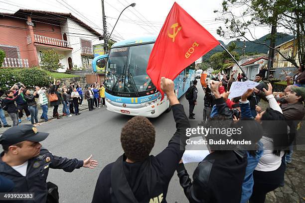 Teachers who demand better working conditions block the arrival of Brazilian national team football players, at the training center Granja Comary in...