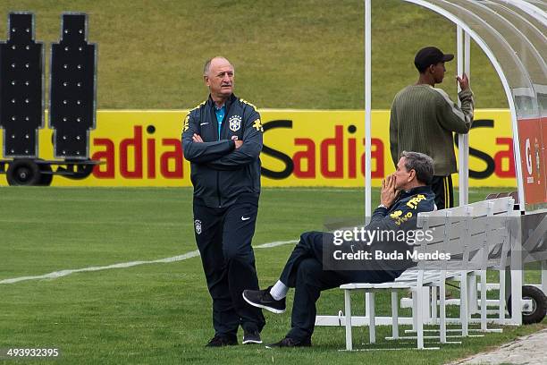 Head coach of the Brazilian football team, Luis Felipe Scolari speaks with a technical coordinator Carlos Albero Parreira at the squad's Granja...