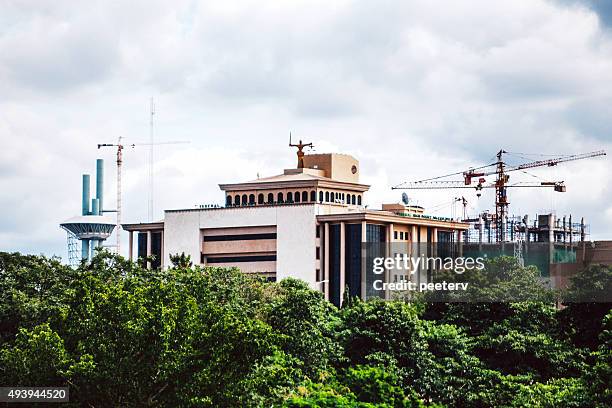 alto tribunal edificio gubernamental en abuja, nigeria. - abuya fotografías e imágenes de stock