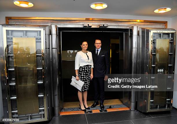 Crown Princess Victoria of Sweden and Prince Daniel of Sweden pose for a picture during a visit to the Gold Museum on October 23, 2015 in Bogota,...