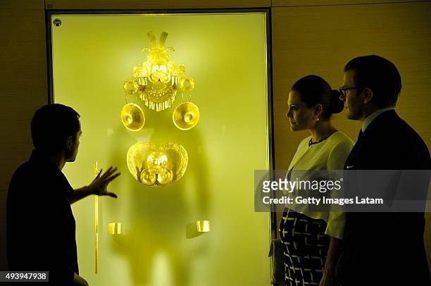 Crown Princess Victoria of Sweden and Prince Daniel of Sweden watch a prehispanic gold piece during a visit to the Gold Museum on October 23, 2015 in...