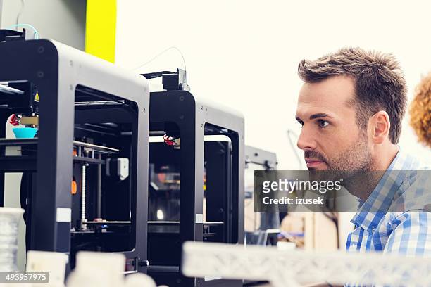 3d printer office - printout stockfoto's en -beelden