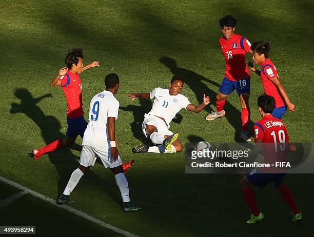 Chris Willock of England attempts a shot on goal during the FIFA U-17 World Cup Group B match between Korea Republic and England at Estadio Francisco...