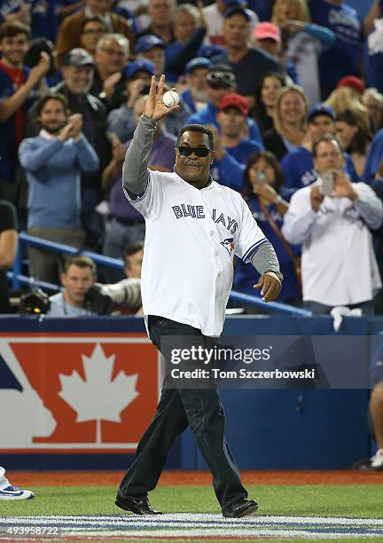 Former player and MVP winner George Bell of the Toronto Blue Jays acknowledges fansâ reaction as he walks on the field to throw out the first pitch...