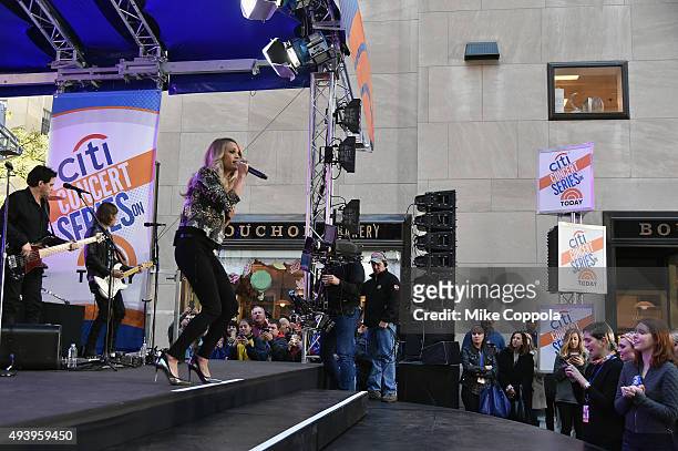 Carrie Underwood performs on the Citi Concert Series On Today in Rockefeller Plaza on October 23, 2015 in New York City.