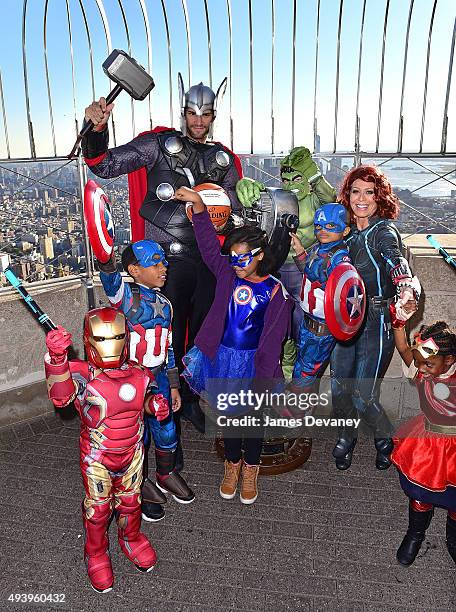 Robin Lopez, Jill Martin and children from the Garden of Dreams Foundation visit the Empire State Building on October 23, 2015 in New York City.