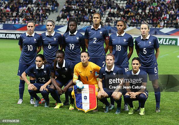 Team of France poses before the women's international friendly match between France and The Netherlands at Stade Jean Bouin on October 23, 2015 in...