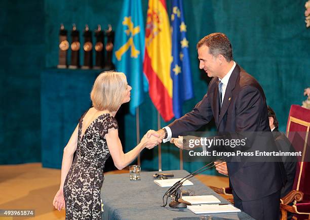 Jennifer Doudna and King Felipe VI of Spain attend the Princess of Asturias award 2015 at the Campoamor Theater on October 23, 2015 in Oviedo, Spain.