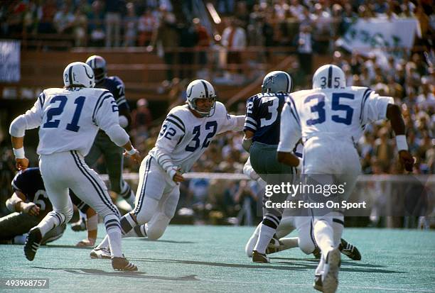 Mike Curtis of the Baltimore Colts hits Walt Garrison of the Dallas Cowboys during Super Bowl V January 17, 1971 at the Orange Bowl in Miami,...