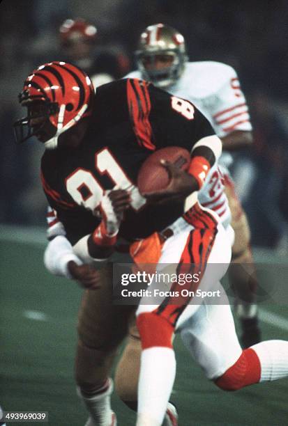 David Verser of the Cincinnati Bengals runs with the ball pursued by Rick Gervais of the San Francisco 49ers during Super Bowl XVI on January 24,...