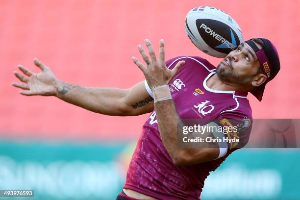 Greg Inglis catches a ball during the Queensland Maroons State of Origin Captain's Run at Suncorp Stadium on May 27, 2014 in Brisbane, Australia.