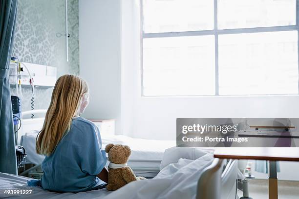 girl in a hospital bed with her toy. - children's hospital imagens e fotografias de stock