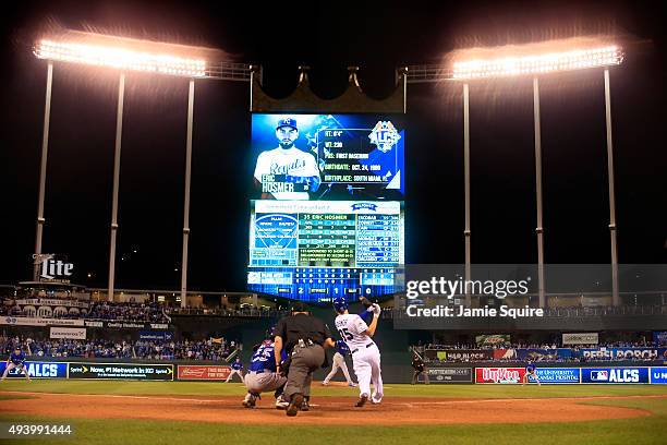 Eric Hosmer of the Kansas City Royals hits a RBI single in the eighth inning against the Toronto Blue Jays in game six of the 2015 MLB American...