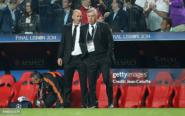 Coach of Real Madrid Carlo Ancelotti and his assistant-coach Zinedine Zidane look on during the UEFA Champions League final between Real Madrid and...