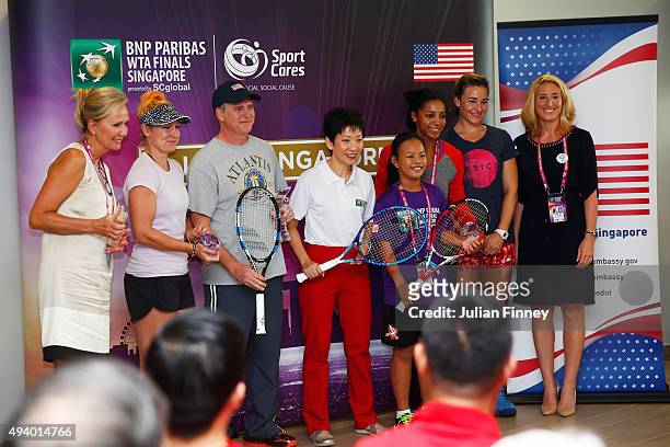 President Micky Lawler, player Bethanie Mattek-Sands, US Ambassador to Singapore Kirk Wagar, Singapore Minister for Culture, Community and Youth...