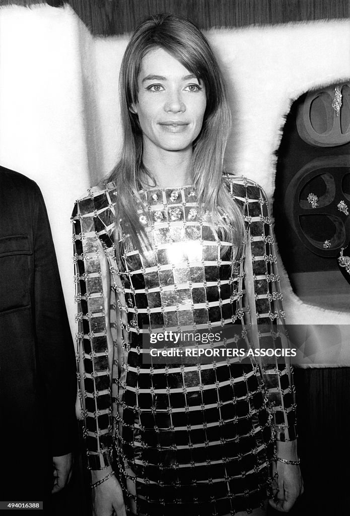 Françoise Hardy en robe Paco Rabanne