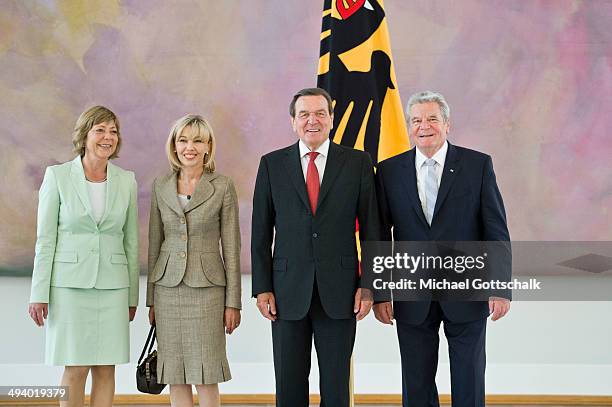 German President Joachim Gauck and his partner Daniela Schadt welcome former German chancellor Gerhard Schroeder and his wife Doris Schroeder-Koepf...