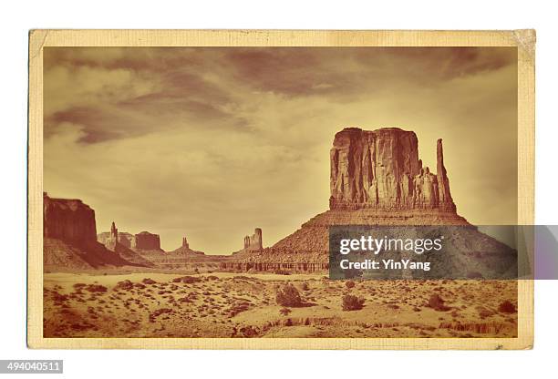 american southwest landscape retro postcard - ansichtskaart stockfoto's en -beelden