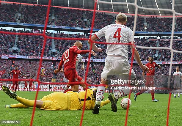 Arjen Robben of Muenchen scores his team's first goal past goalkeeper Timo Horn of Koeln during the Bundesliga match between FC Bayern Muenchen and...