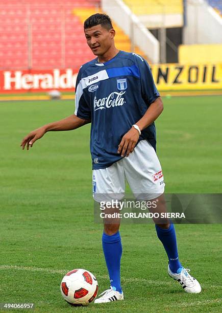 Picture taken on April 20, 2013 showing Honduran midfielder Eder Delgado taking part in a training session of the national team in Tegucigalpa....