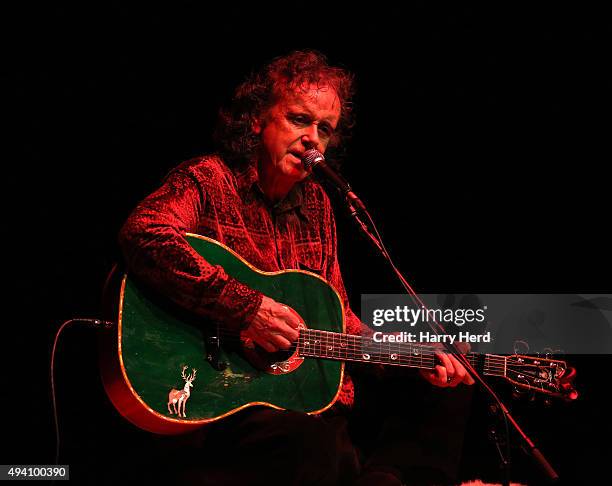 Donovan performs at Portsmouth Guildhall on October 24, 2015 in Portsmouth, United Kingdom.