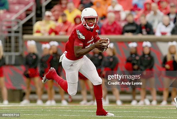 Lamar Jackson of the Louisville Cardinals runs with the ball against the Boston College Eagles at Papa John's Cardinal Stadium on October 24, 2015 in...