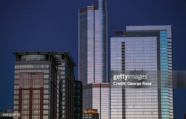 Chicago High Riser 85 North Pier (Chicago) Stock Photos, High-Res Pictures, and Images ...