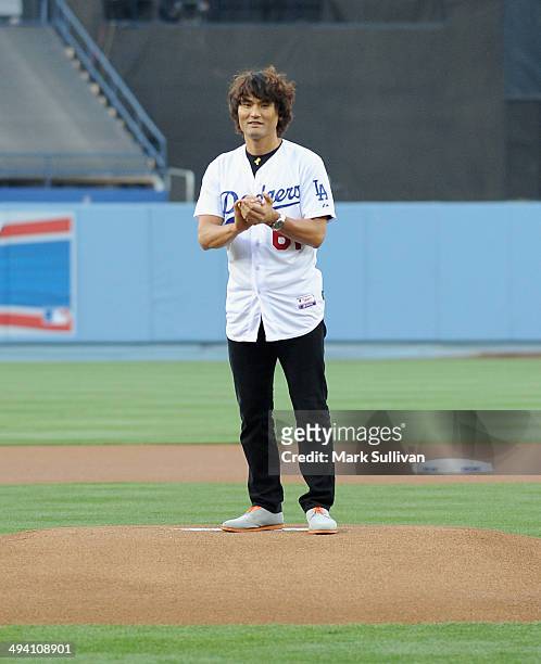 Former Los Angeles Dodger pitcher Chan Ho Park throws out the ceremonial first pitch before the game between the Los Angeles Dodgers and Cincinnati...