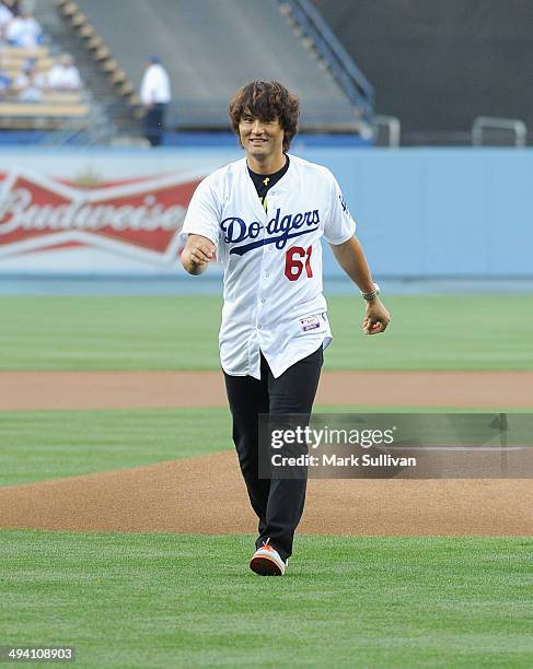 Former Los Angeles Dodger pitcher Chan Ho Park throws out the ceremonial first pitch before the game between the Los Angeles Dodgers and Cincinnati...