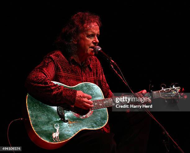 Donovan performs at Portsmouth Guildhall on October 24, 2015 in Portsmouth, United Kingdom.