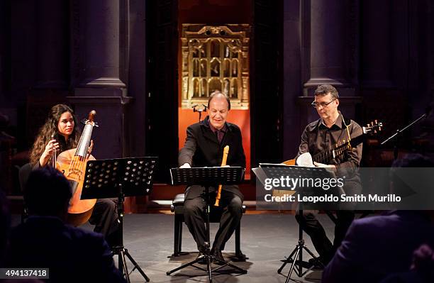 Lucile Boulanger , viola da gamba, Marco Horvat , flute and direction and Hugo Reyne , Tiorba, show gratitude after the show of La Simphonie du...