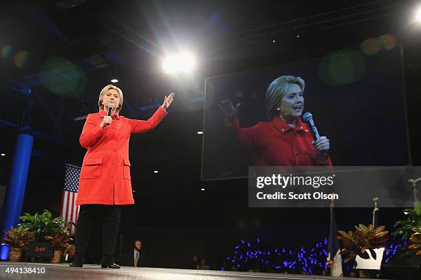 Democratic presidential candidate Hillary Clinton speaks to guests at the Jefferson-Jackson Dinner on October 24, 2015 in Des Moines, Iowa. The...