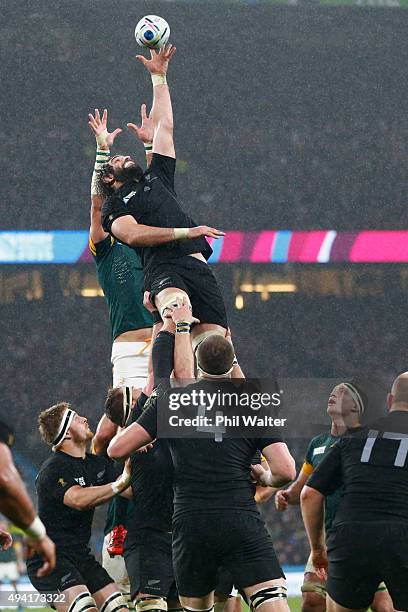 Sam Whitelock of New Zealand steals lineout ball from Victor Matfield of South Aftrica during the 2015 Rugby World Cup Semi Final match between South...