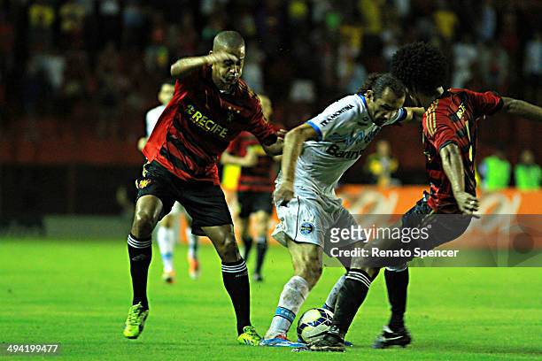 Wendel and Ewerton Pascoa of Sport Recife battles for the ball with Barcos of Gremio during the Brasileirao Series A 2014 match between Sport Recife...