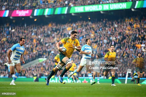 Rob Simmons of Australia races through to score the opening try during the 2015 Rugby World Cup Semi Final match between Argentina and Australia at...