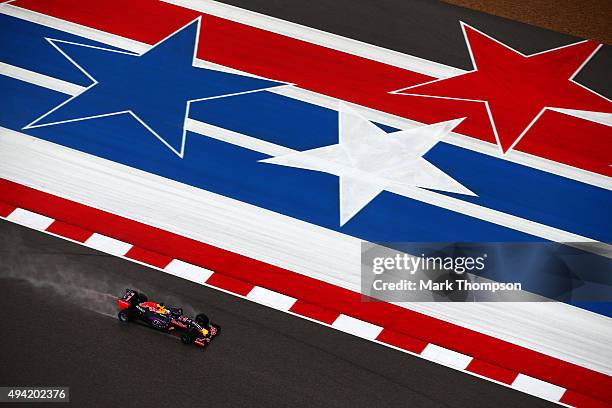 Daniel Ricciardo of Australia and Infiniti Red Bull Racing drives during qualifying before the United States Formula One Grand Prix at Circuit of The...