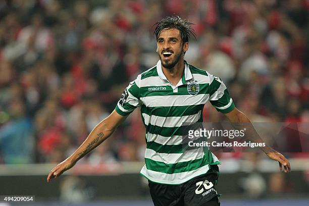 Sporting's midfielder Bryan Ruiz celebrates scoring Sporting third goal during the match between SL Benfica and Sporting CP at Estadio da Luz on...