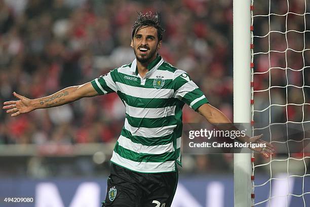 Sporting's midfielder Bryan Ruiz celebrates scoring Sporting third goal during the match between SL Benfica and Sporting CP at Estadio da Luz on...