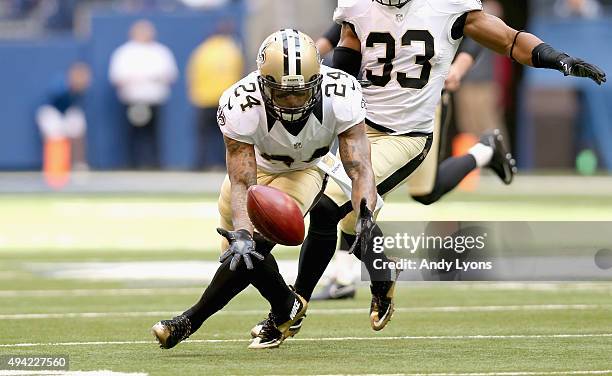 Kyle Wilson of the New Orleans Saints recovers a fumble against the Indianapolis Colts at Lucas Oil Stadium on October 25, 2015 in Indianapolis,...